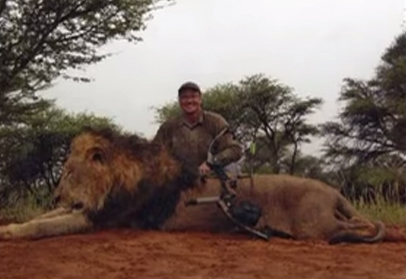 [Video] Zimbabue no juzgará a dentista que mató a león Cecil