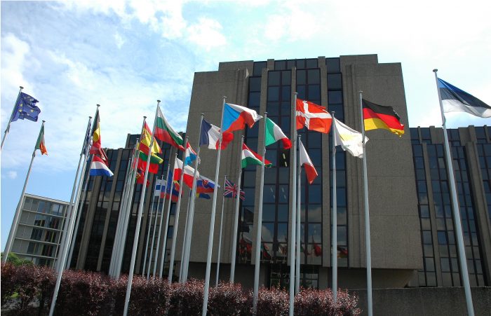 La UE lleva a 6 países ante tribunal europeo por no adoptar normas de banca