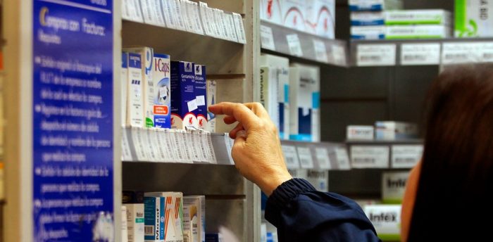 Municipio de Recoleta inaugura farmacia con remedios a precio de costo e instala tema de derecho a la salud