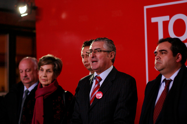 Nueva Mayoría se divide ante apoyo a Abbott y parentescos del candidato a Fiscal Nacional causan polémica