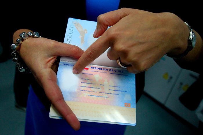 Registro Civil cede a presión de usuarios y congela el precio de pasaportes