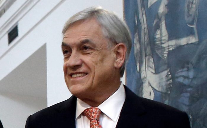 Piñera vuelve a La Moneda con un Piñericosas: confunde a «Chile Vamos» con «Vamos Chile»