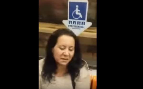 [Video] Funan a mujer que no cede asiento preferencial a embarazada