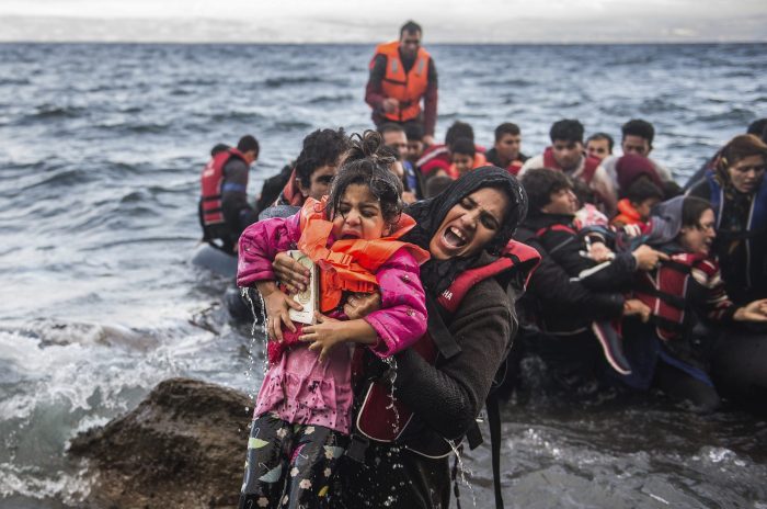 Temen por condiciones de refugiados a medida aumenta el frío en los Balcanes