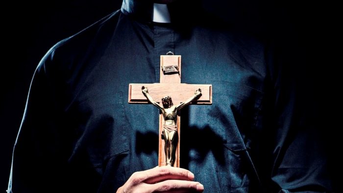 Iglesia retiró estado clerical a sacerdote culpable de abusos a menores en Chillán