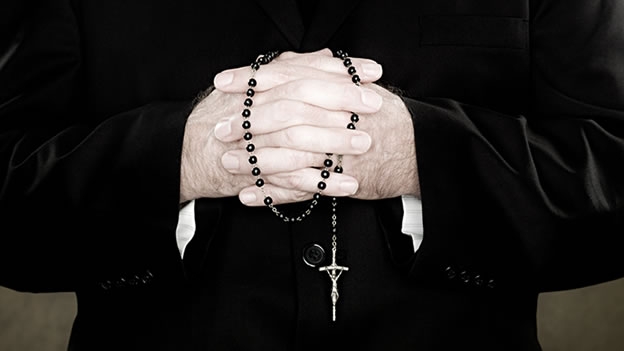 Orden de los Frailes Carmelitas Descalzos cesó a cura por abuso sexual a menor