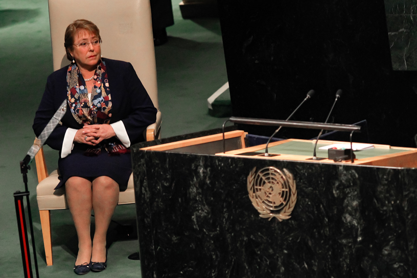 28  de Septiembre de 2015/NUEVA YORK La Presidenta, Michelle Bachelet, interviene en el Debate General del 70º Período de Sesiones de la Asamblea General de Naciones Unidas: “Queremos reafirmar nuestra convicción sobre la necesidad de reformar el Consejo, ampliando el número de sus miembros permanentes -Chile es miembro no permante período 2014-2015- y limitando el veto -de las mayores potencias-, al menos, cuando se trate de crímenes de lesa humanidad”. FOTO:CRISTOBAL ESCOBAR/AGENCIAUNO