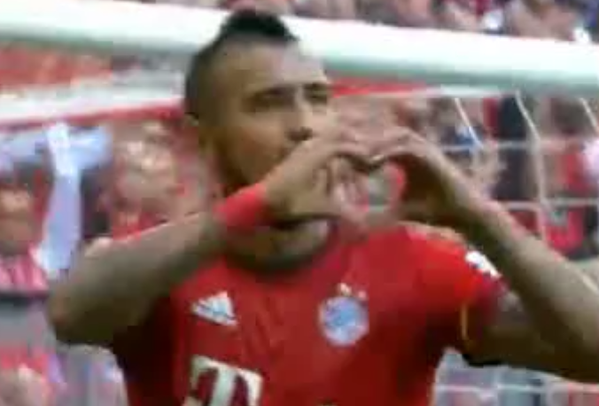 [Video] Arturo Vidal marca un golazo en el triunfo parcial del Bayern Munich