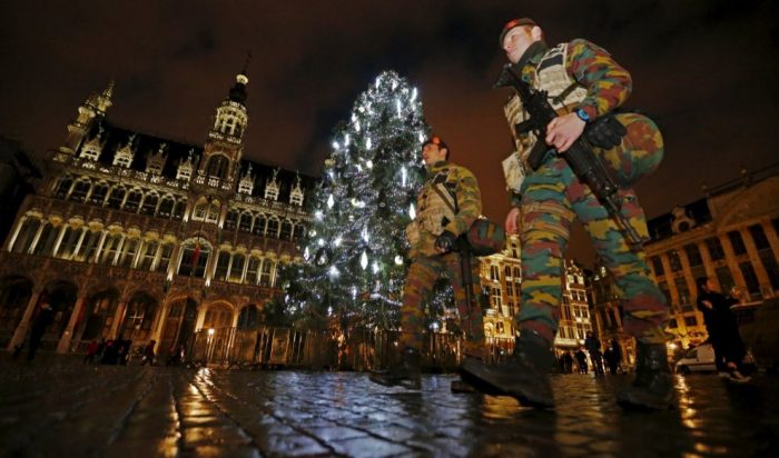 Bruselas sigue paralizada mientras continua búsqueda de supuestos terroristas