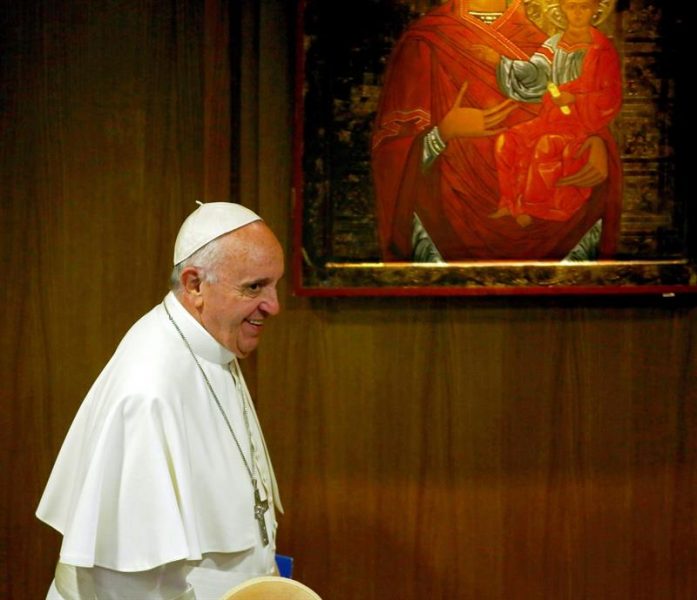 El Papa critica el apego al smartphone en ocasiones familiares: «No es una familia es una pensión»