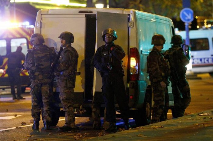 París: medios reportan un total de 149 muertos, la mayoría en la operación para liberar a los rehenes