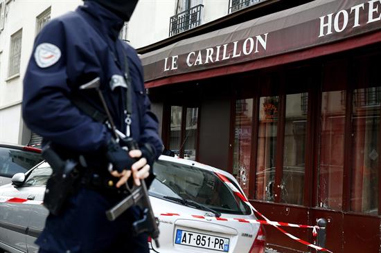 Ataques en Francia: Encuentran un pasaporte sirio en uno de los terroristas abatidos
