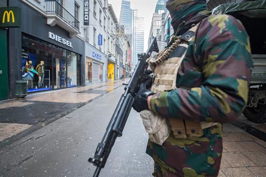 Máxima alerta en Bélgica mientras continúa investigación de atentados París