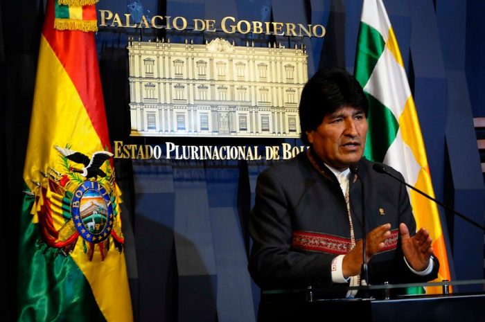 Evo se disculpa por cuestionar sexualidad de su ministra de Salud
