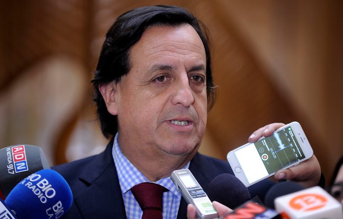 Víctor Pérez habla de persecusión política de la Fiscalía contra la UDI: «A otros como Peñailillo los tratan con guante blanco»