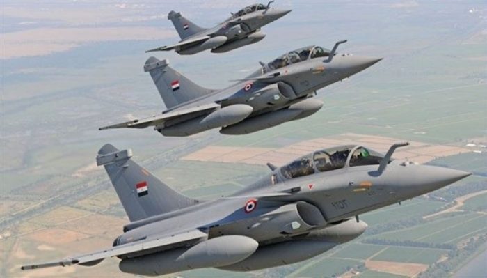 Francia bombardea masivamente posiciones del Estado Islámico en Siria