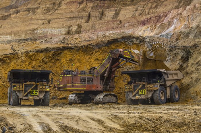 A dump trucks is loaded with soil to be hauled away from a pit at the Yanacocha gold mine in Cajamarca, Peru, on Friday, Oct. 16, 2015. Operations at Yanacocha, South America's largest gold mine, are a joint venture between Newmont Mining Corp., Minas Buenaventura and International Finance Corp. Photographer: Dado Galdieri/Bloomberg