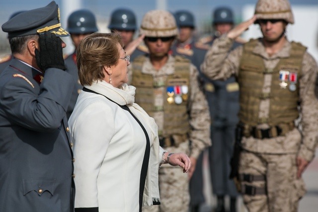 Presidenta Bachelet asiste a ejercicio militar Huracán 2015