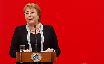 Cadem: Presidenta Bachelet revierte tendencia y sube cinco puntos