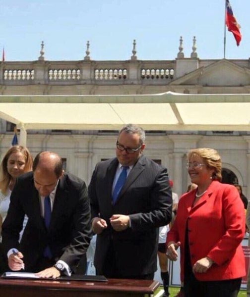 El día en que Sergio Jadue y Sebastián Dávalos firmaron  juntos un programa social del gobierno