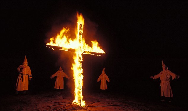 Anonymous revela identidad de mil miembros del Ku Klux Klan
