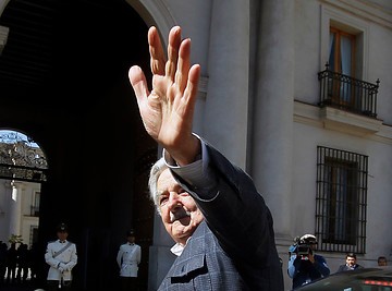 Mujica dice temer por la «estabilidad institucional» de Argentina