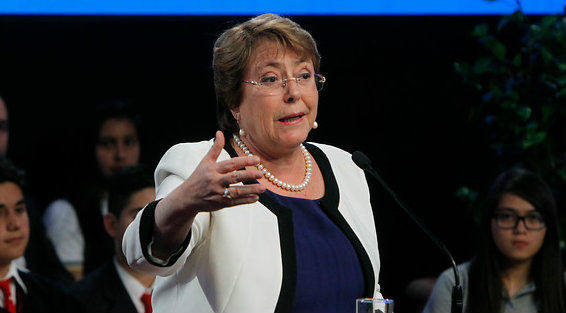 Siguen indefiniciones en materia de Gratuidad: Bachelet dice que proyecto ingresará al Congreso en diciembre pese a que Delpiano lo anunció para enero