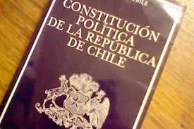 Facultad de Derecho de la UChile entrega a la presidenta libro recopilatorio sobre «Proceso Constituyente y Nueva Constitución Política»