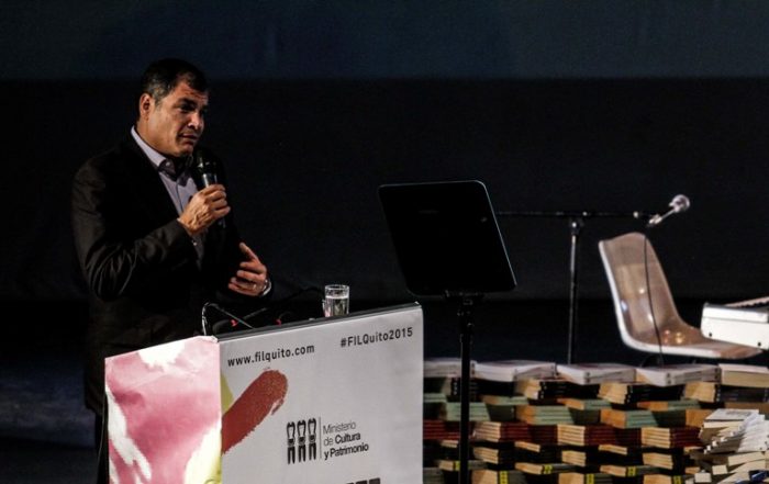 Rafael Correa elogia a Chile en inauguración de la Feria del Libro de Quito