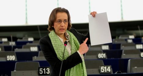 Eurodiputada alemana antirrefugiados llega este jueves a Chile