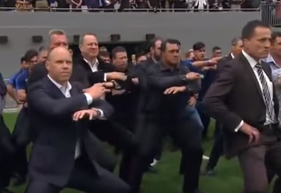 [Video] Ex seleccionados de Rugby de Nueva Zelanda despidieron con Haka a Jonah Lomu