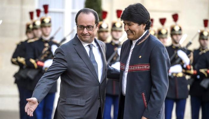 Hollande insta al diálogo entre Chile y Bolivia tras reunirse en París con Evo Morales
