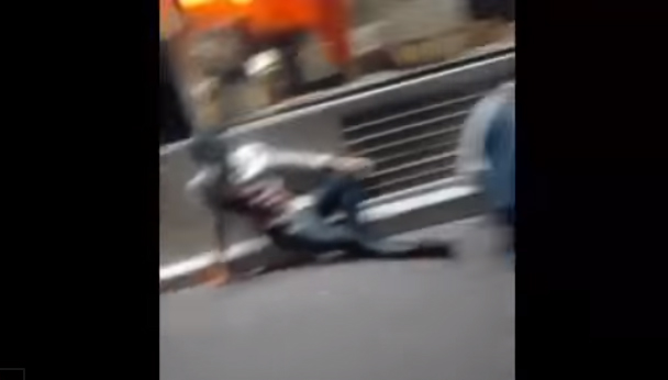 [Video] Nuevo registro muestra sangriento tiroteo afuera de Le Bataclan