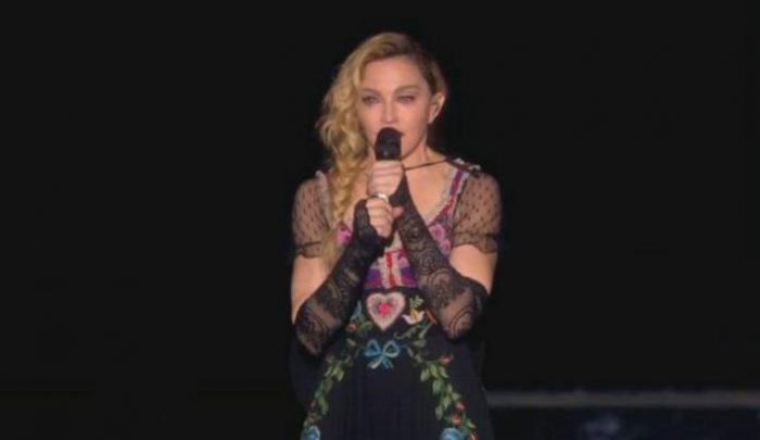 [Video] Madonna llora por París y dedica su show a las víctimas