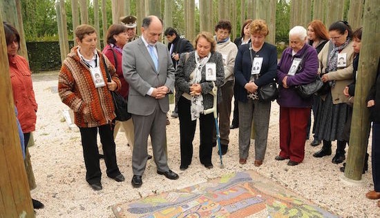 Muñoz a familiares de víctimas de la dictadura: «Han tenido la paciencia de esperar más allá de lo que estaría dispuesta cualquier persona en el mundo»