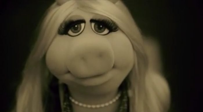 [Video] Miss Piggy le canta «Hello» a la Rana René