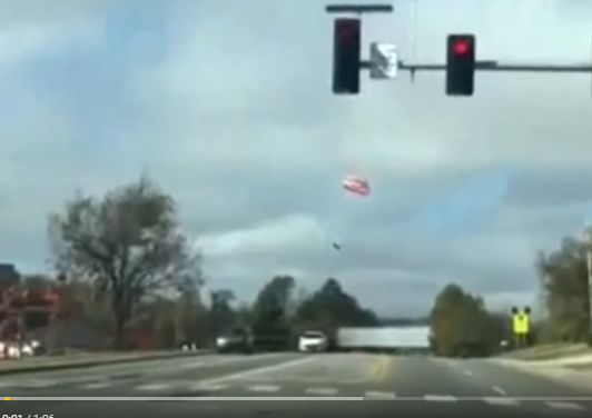 [Video] Aterrizaje forzoso en Arkansas: tres personas salvan milagrosamente