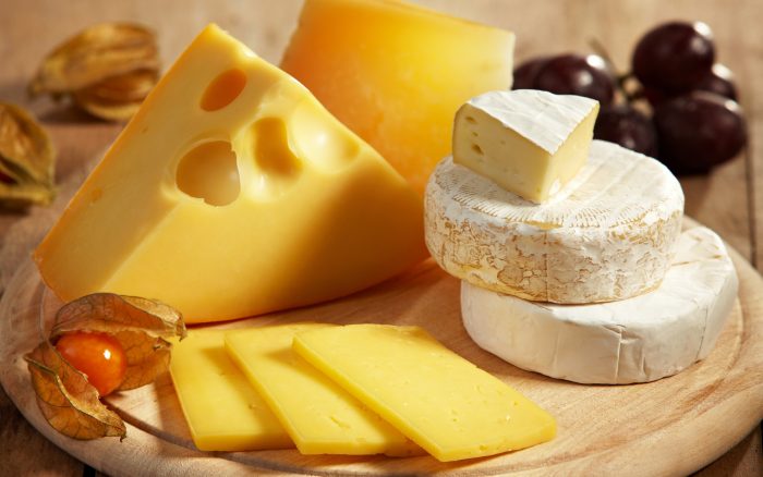Sernac denuncia a 15 marcas de quesos por incumplimiento sanitario