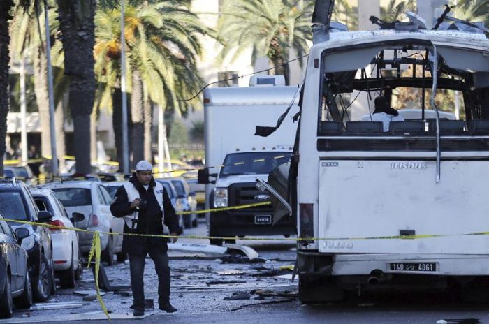 Célula vinculada al Estado Islámico se atribuye sangriento atentado en Túnez