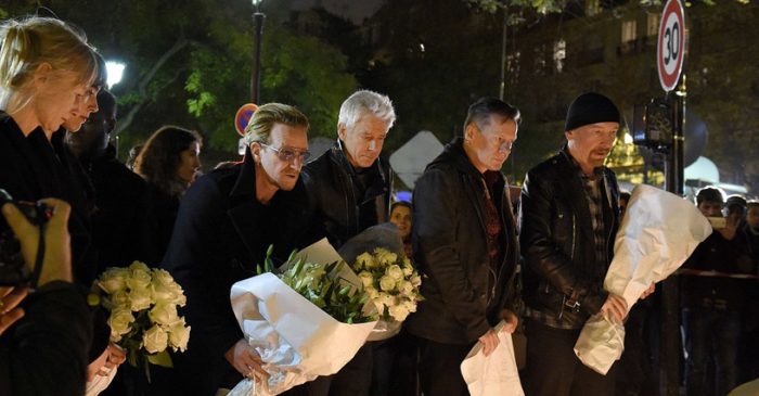 U2 pide una Europa misericordiosa con los refugiados tras el ataque en París