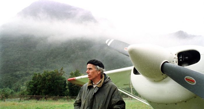 Por qué era tan polémico Douglas Tompkins, el millonario ecologista que murió en un accidente de kayak en Chile