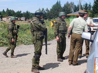Tres carabineros heridos al enfrentarse con encapuchados en La Araucanía
