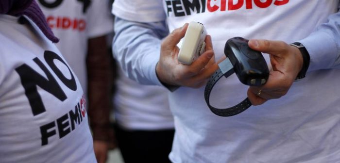 Comisión de Constitución del Senado aprobó propuesta de control por brazalete electrónico a imputados por Violencia Intrafamiliar