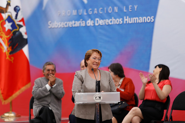 Bachelet promulga ley que crea nueva subsecretaría de DD.HH.