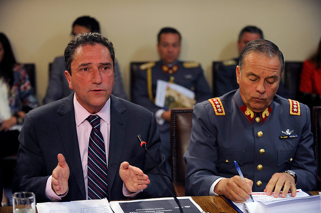 Ministro de Defensa tras declarar en comisión por Fraude en el Ejército: «Aquí la situación es caiga quien caiga»