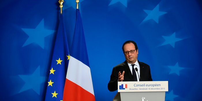 Presidente de Francia asegura que Londres perderá ciertas operaciones bursátiles en euros tras Brexit