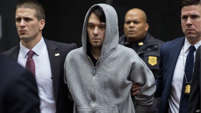 El arresto de Martin Shkreli, el polémico empresario farmacéutico que exageró precios de medicamentos