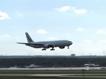 [Video] La mejor manera de aterrizar: avión que se transforma es furor en la red