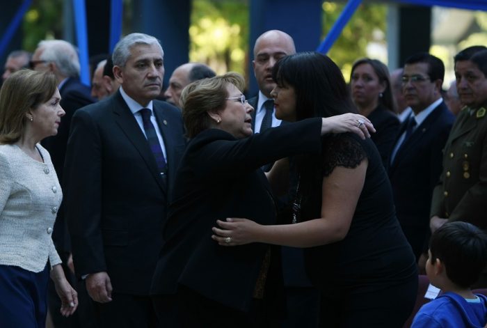 Bachelet entrega condolencias a familia de PDI asesinado por delincuentes