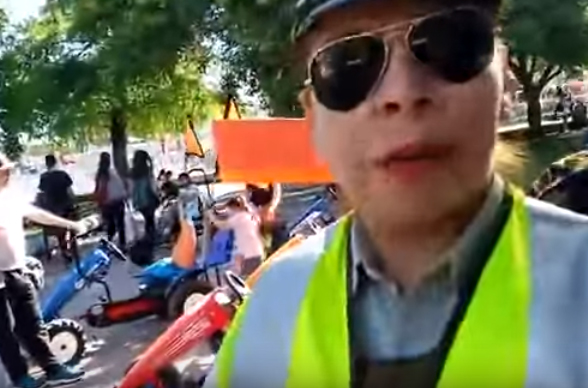 [Video] Insólito: niña de 4 años «atropelló» a mujer en Maipú y mira qué ocurrió